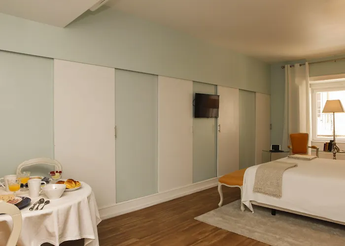 Alecrim Ao Chiado Guest house 4*
